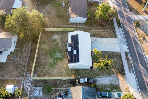 House in Stuart, Florida 4 bedrooms, 123 sq.m. № 2003651 - photo 16