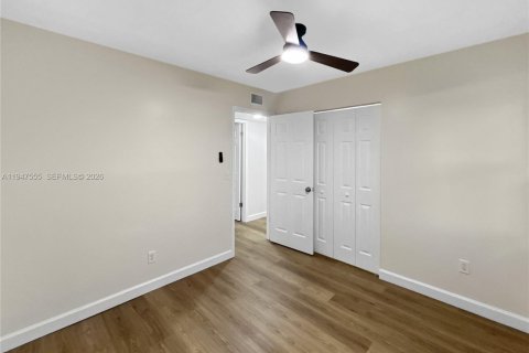 House in Stuart, Florida 4 bedrooms, 123 sq.m. № 2003651 - photo 28