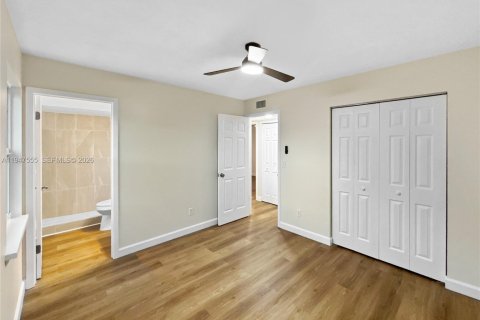 House in Stuart, Florida 4 bedrooms, 123 sq.m. № 2003651 - photo 10