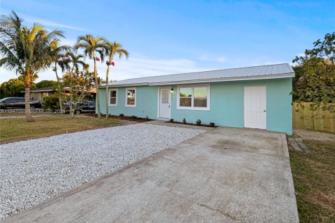 House in Stuart, Florida 4 bedrooms, 123 sq.m. № 2003651 - photo 21