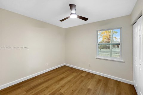 House in Stuart, Florida 4 bedrooms, 123 sq.m. № 2003651 - photo 25