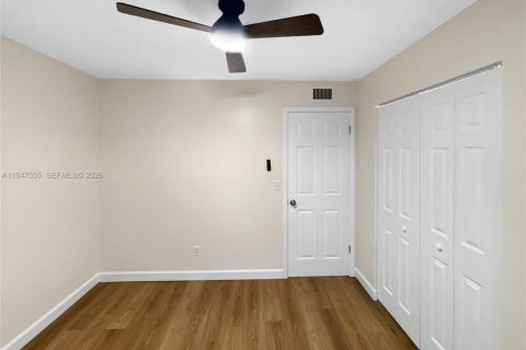 House in Stuart, Florida 4 bedrooms, 123 sq.m. № 2003651 - photo 29