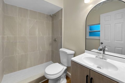 House in Stuart, Florida 4 bedrooms, 123 sq.m. № 2003651 - photo 12