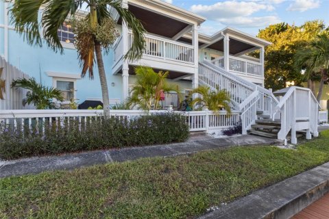 Condo à Saint Petersburg, Floride, 2 chambres № 2429279
