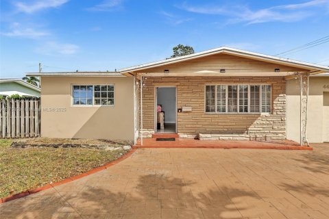 House in Hollywood, Florida 3 bedrooms, 125.51 sq.m. № 2037903 - photo 4