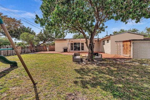 House in Hollywood, Florida 3 bedrooms, 125.51 sq.m. № 2037903 - photo 27