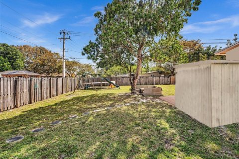 House in Hollywood, Florida 3 bedrooms, 125.51 sq.m. № 2037903 - photo 29