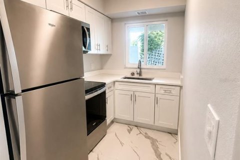Copropriété à louer à Saint Petersburg, Floride: 1 chambre, 55.74 m2 № 2224500 - photo 6