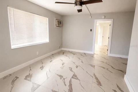 Copropriété à louer à Saint Petersburg, Floride: 1 chambre, 55.74 m2 № 2224500 - photo 5