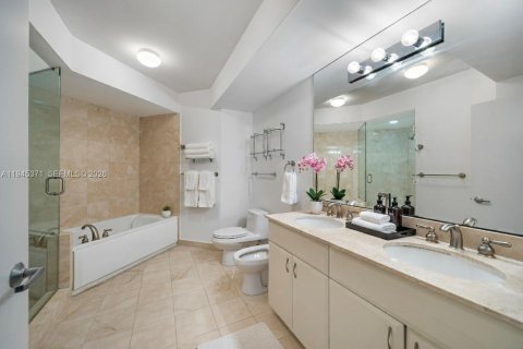Condo in Miami Beach, Florida, 3 bedrooms  № 2005025 - photo 6