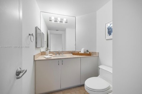 Condo in Miami Beach, Florida, 3 bedrooms  № 2005025 - photo 9