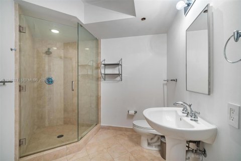 Condo in Miami Beach, Florida, 3 bedrooms  № 2005025 - photo 21