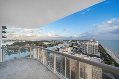 Condo in Miami Beach, Florida, 3 bedrooms  № 2005025 - photo 26