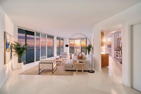 Condo in Miami Beach, Florida, 3 bedrooms  № 2005025 - photo 2