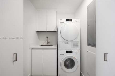Condo in Key Biscayne, Florida, 4 bedrooms  № 1774186 - photo 23