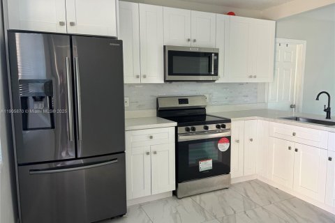 Casa en alquiler en Hollywood, Florida, 3 dormitorios, 124.49 m2 № 2012280 - foto 7