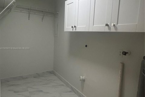 Casa en alquiler en Hollywood, Florida, 3 dormitorios, 124.49 m2 № 2012280 - foto 16