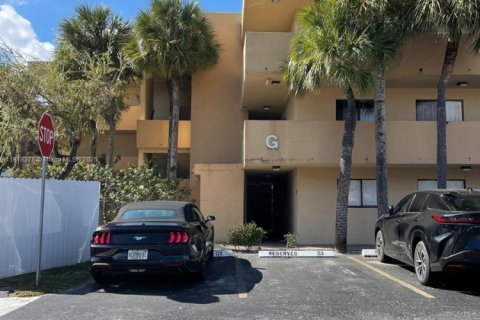 Condo in Miami, Florida, 2 bedrooms № 1972045