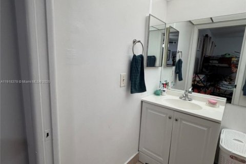 Condo in Miami, Florida, 2 bedrooms  № 1972045 - photo 6