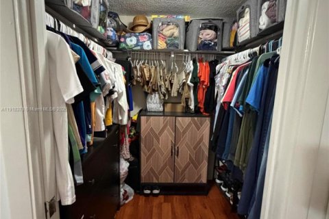 Condo in Miami, Florida, 2 bedrooms  № 1972045 - photo 2