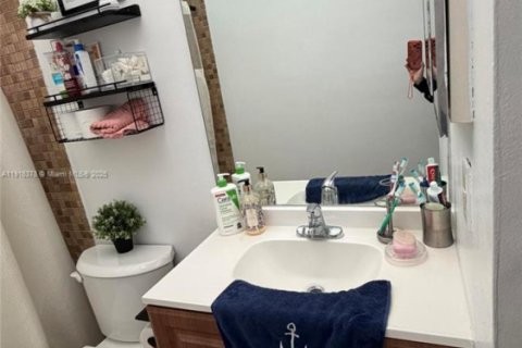 Condo in Miami, Florida, 2 bedrooms  № 1972045 - photo 8