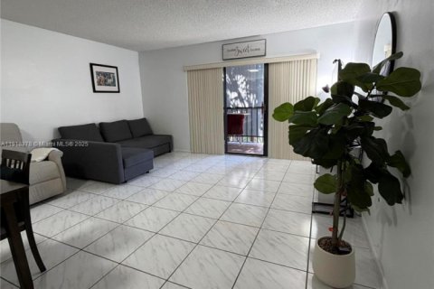 Condo in Miami, Florida, 2 bedrooms  № 1972045 - photo 21