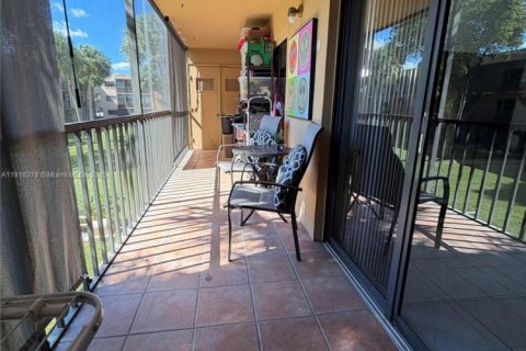 Condo in Miami, Florida, 2 bedrooms  № 1972045 - photo 18