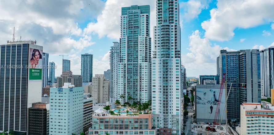Condominio en Miami, Florida, 2 dormitorios  № 2059751