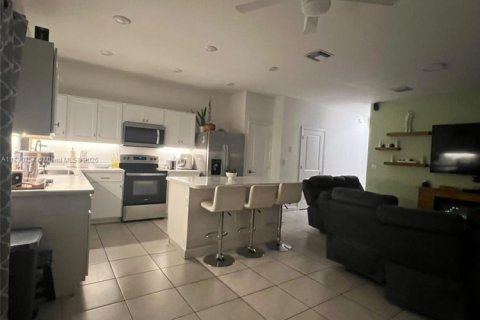 Townhouse in Florida City, Florida 3 bedrooms, 131.74 sq.m. № 1985074 - photo 11