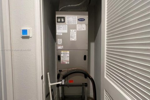 Townhouse in Florida City, Florida 3 bedrooms, 131.74 sq.m. № 1985074 - photo 26