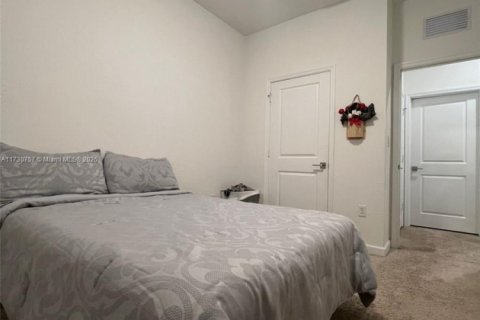 Townhouse in Florida City, Florida 3 bedrooms, 131.74 sq.m. № 1985074 - photo 24