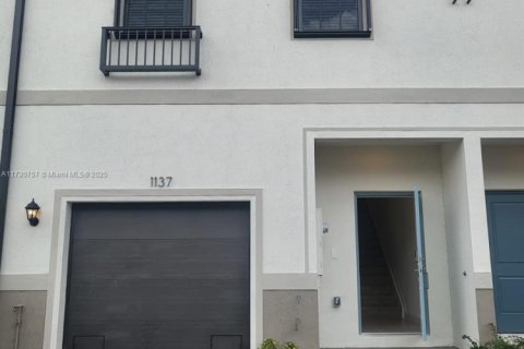 Townhouse in Florida City, Florida 3 bedrooms, 131.74 sq.m. № 1985074 - photo 5