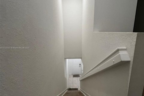 Townhouse in Florida City, Florida 3 bedrooms, 131.74 sq.m. № 1985074 - photo 25