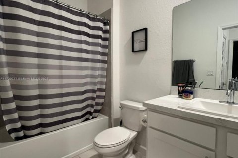 Townhouse in Florida City, Florida 3 bedrooms, 131.74 sq.m. № 1985074 - photo 29