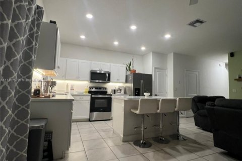 Townhouse in Florida City, Florida 3 bedrooms, 131.74 sq.m. № 1985074 - photo 17