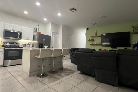 Townhouse in Florida City, Florida 3 bedrooms, 131.74 sq.m. № 1985074 - photo 13