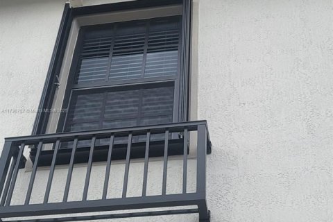 Townhouse in Florida City, Florida 3 bedrooms, 131.74 sq.m. № 1985074 - photo 6