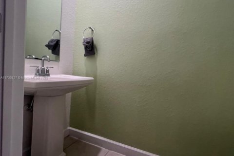 Townhouse in Florida City, Florida 3 bedrooms, 131.74 sq.m. № 1985074 - photo 10