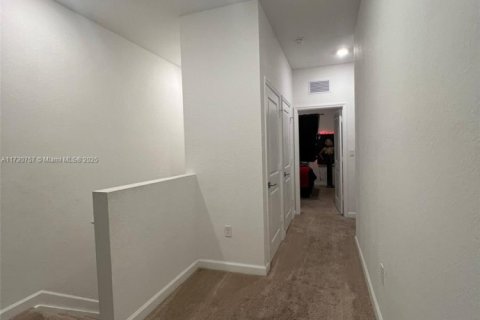 Townhouse in Florida City, Florida 3 bedrooms, 131.74 sq.m. № 1985074 - photo 28