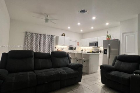 Townhouse in Florida City, Florida 3 bedrooms, 131.74 sq.m. № 1985074 - photo 14