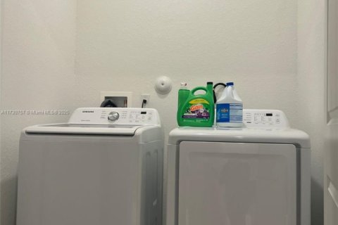 Townhouse in Florida City, Florida 3 bedrooms, 131.74 sq.m. № 1985074 - photo 16