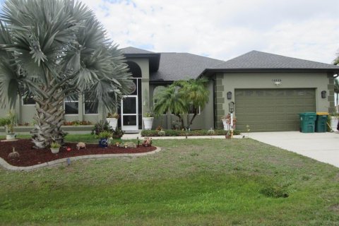 Villa ou maison à Port Charlotte, Floride 4 chambres, 289.11 m2 № 2103434