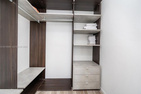 Condominio en alquiler en Miami, Florida, 1 dormitorio, 80.27 m2 № 2085961 - foto 29