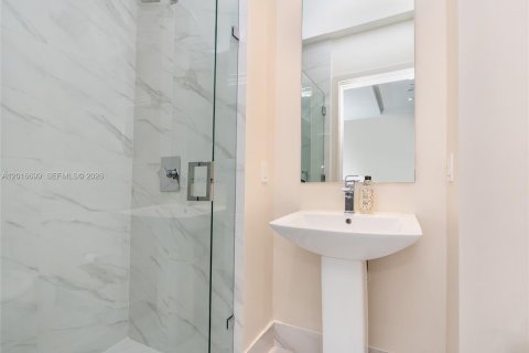 Condominio en alquiler en Miami, Florida, 1 dormitorio, 80.27 m2 № 2085961 - foto 25