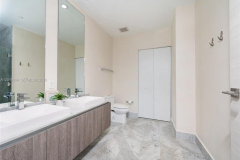 Condominio en alquiler en Miami, Florida, 1 dormitorio, 80.27 m2 № 2085961 - foto 26