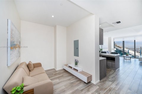 Condominio en alquiler en Miami, Florida, 1 dormitorio, 80.27 m2 № 2085961 - foto 3