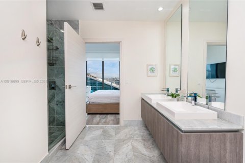 Condominio en alquiler en Miami, Florida, 1 dormitorio, 80.27 m2 № 2085961 - foto 27