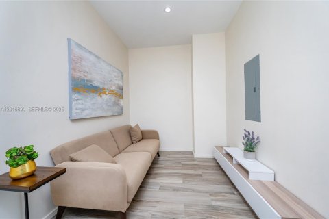 Condominio en alquiler en Miami, Florida, 1 dormitorio, 80.27 m2 № 2085961 - foto 2