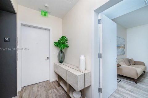 Condominio en alquiler en Miami, Florida, 1 dormitorio, 80.27 m2 № 2085961 - foto 4