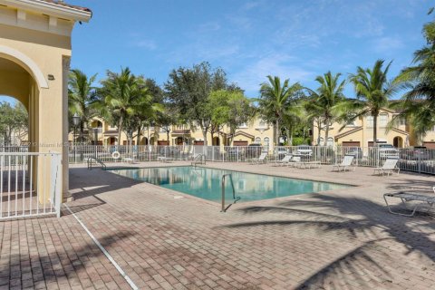 Townhouse in Miami, Florida 4 bedrooms, 176.42 sq.m. № 1882148 - photo 27